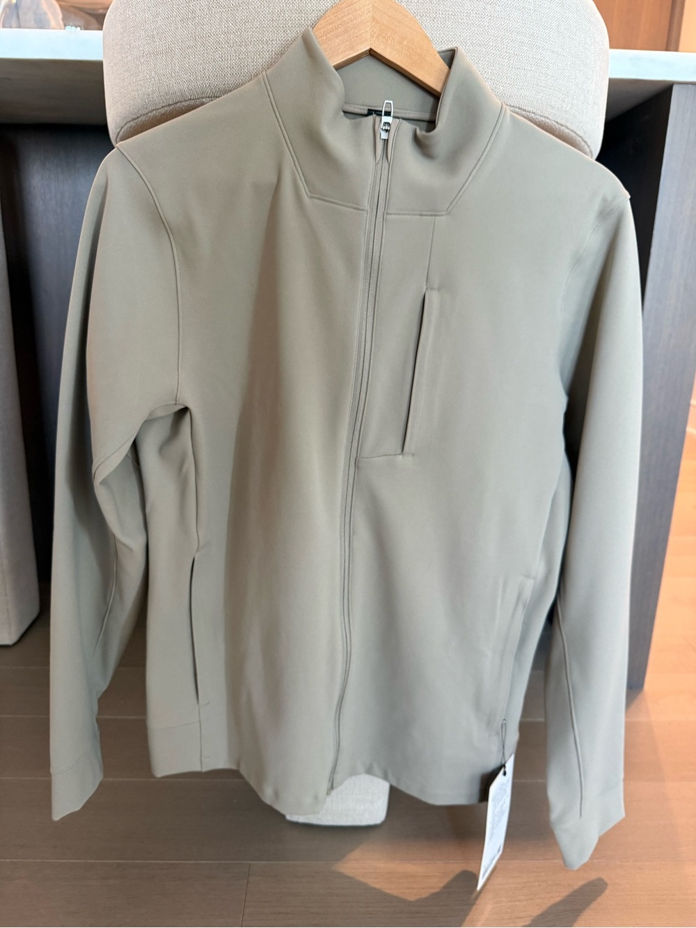 lululemon athletica Men's Light Olive Zip-Up Shirt Jacket